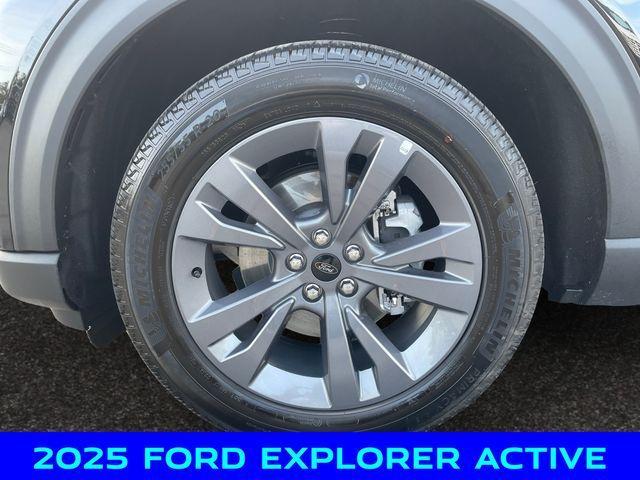 new 2025 Ford Explorer car, priced at $46,685