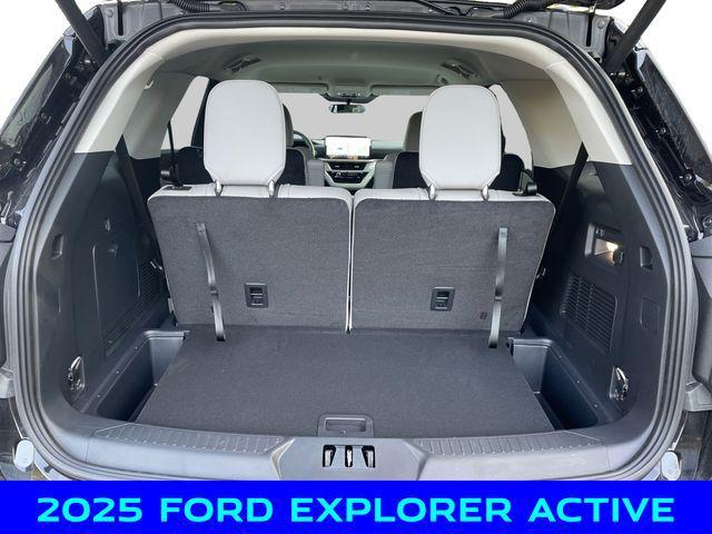 new 2025 Ford Explorer car, priced at $43,500