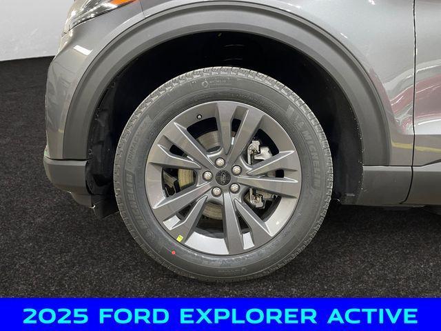 new 2025 Ford Explorer car, priced at $41,750