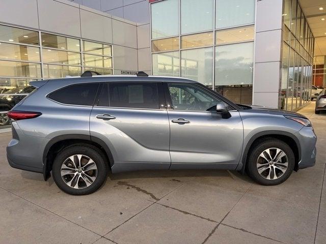 used 2022 Toyota Highlander car, priced at $36,274