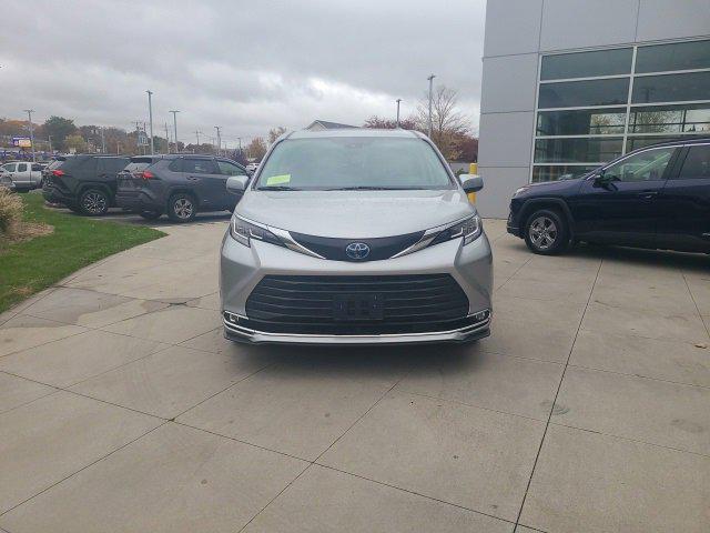 used 2022 Toyota Sienna car, priced at $37,116