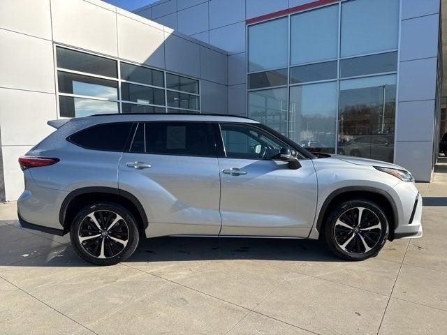 used 2022 Toyota Highlander car, priced at $38,313