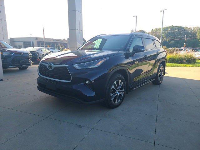used 2024 Toyota Highlander car, priced at $34,334