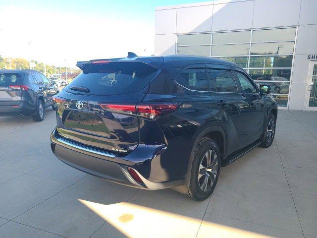 used 2024 Toyota Highlander car, priced at $34,334