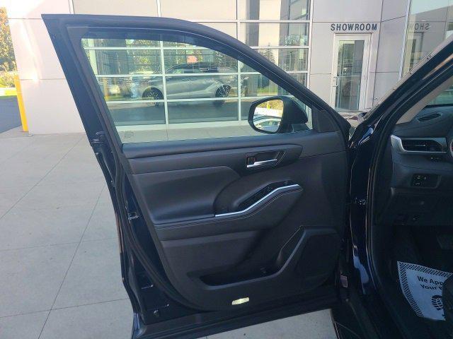 used 2024 Toyota Highlander car, priced at $34,334