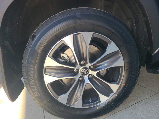 used 2024 Toyota Highlander car, priced at $34,334