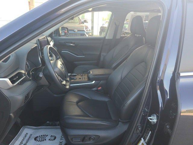 used 2024 Toyota Highlander car, priced at $34,334