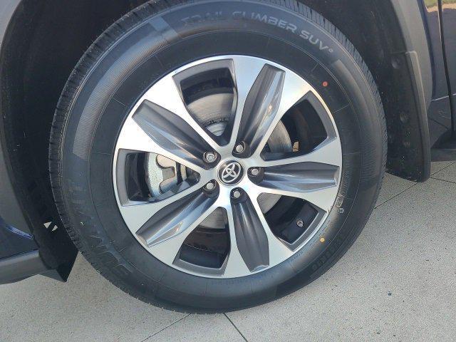 used 2024 Toyota Highlander car, priced at $34,334