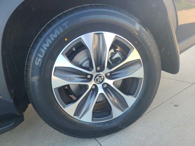 used 2024 Toyota Highlander car, priced at $34,334