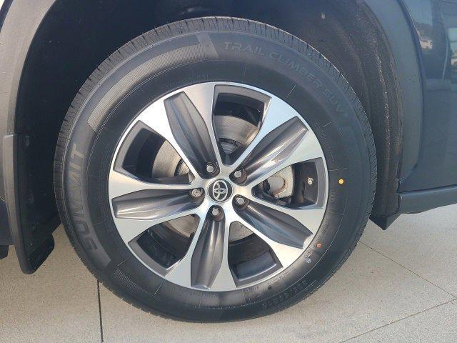 used 2024 Toyota Highlander car, priced at $34,334