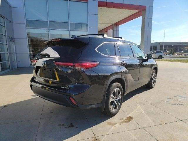 used 2022 Toyota Highlander car, priced at $34,929