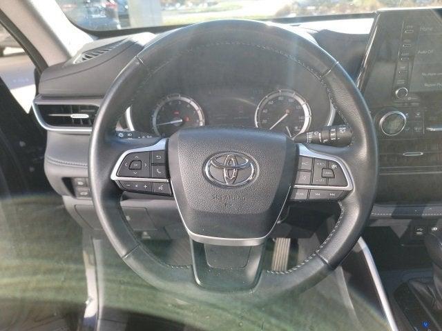 used 2022 Toyota Highlander car, priced at $34,929