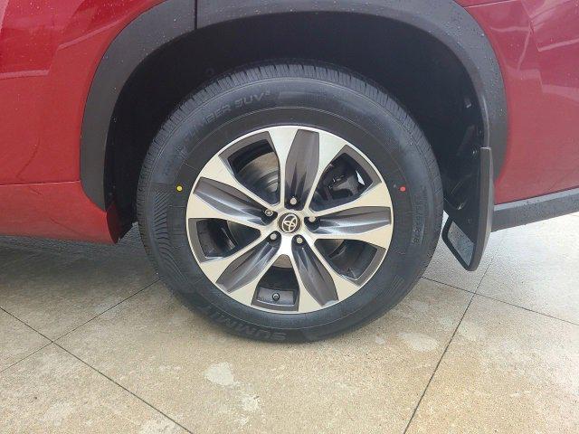 used 2021 Toyota Highlander car, priced at $30,997