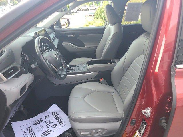 used 2022 Toyota Highlander car, priced at $33,994