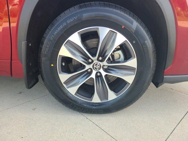used 2022 Toyota Highlander car, priced at $33,994