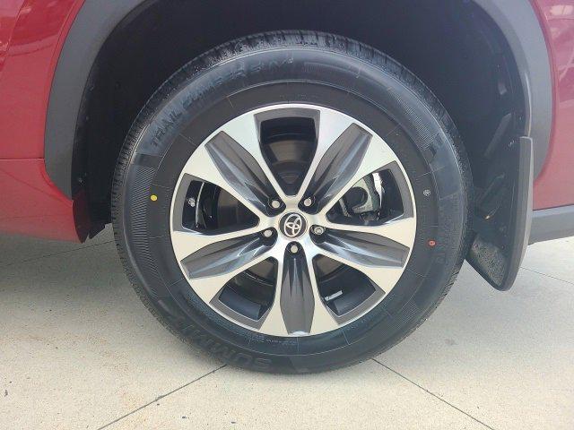 used 2022 Toyota Highlander car, priced at $33,994
