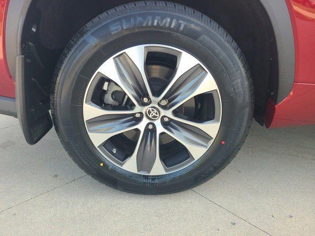 used 2022 Toyota Highlander car, priced at $33,994