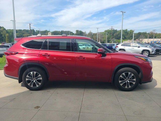 used 2021 Toyota Highlander car, priced at $35,571