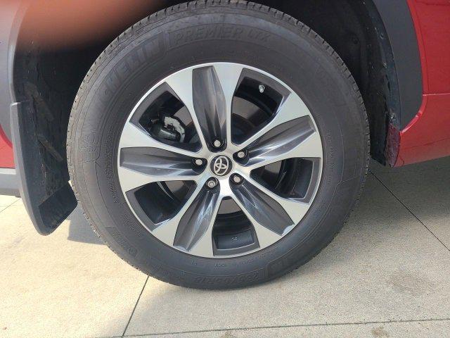 used 2021 Toyota Highlander car, priced at $35,571