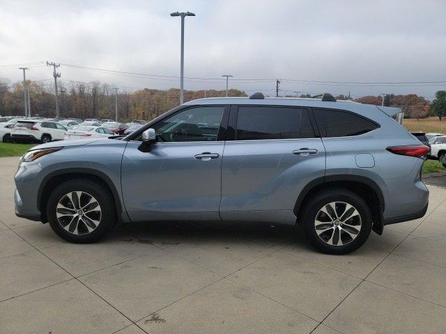 used 2022 Toyota Highlander car, priced at $38,924