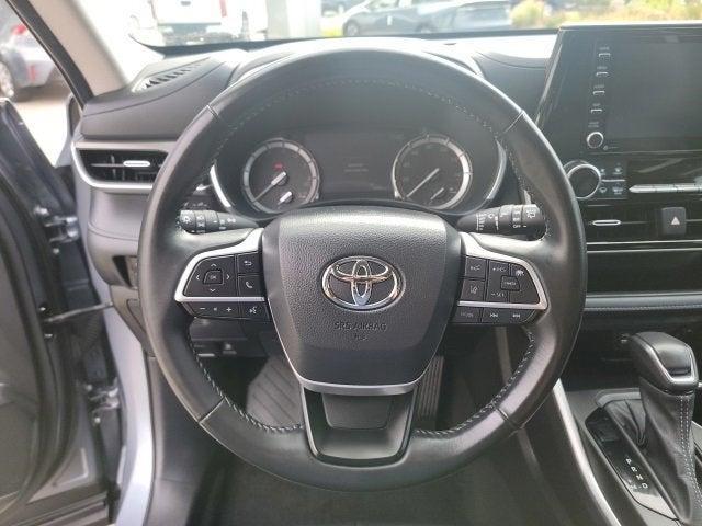 used 2022 Toyota Highlander car, priced at $38,924