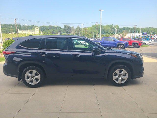 used 2022 Toyota Highlander car, priced at $34,394