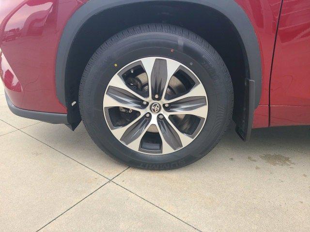 used 2022 Toyota Highlander car, priced at $35,912