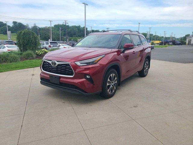 used 2022 Toyota Highlander car, priced at $35,912