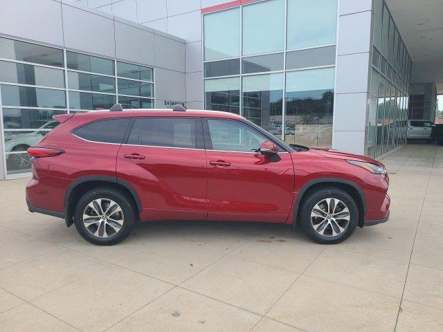 used 2022 Toyota Highlander car, priced at $35,912