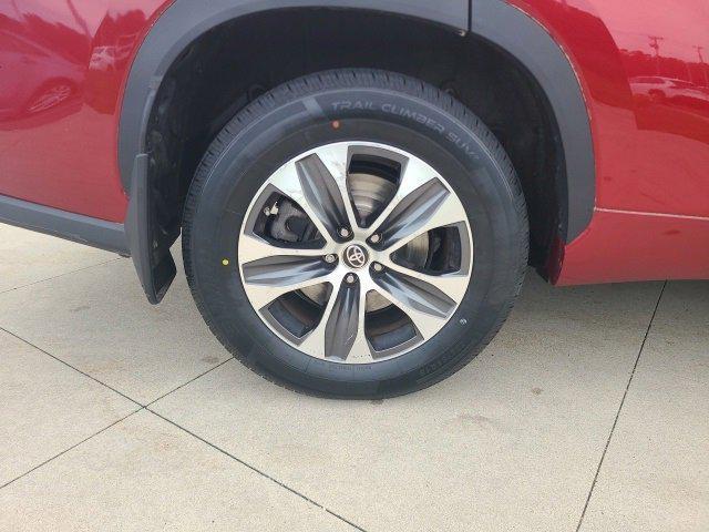 used 2022 Toyota Highlander car, priced at $35,912