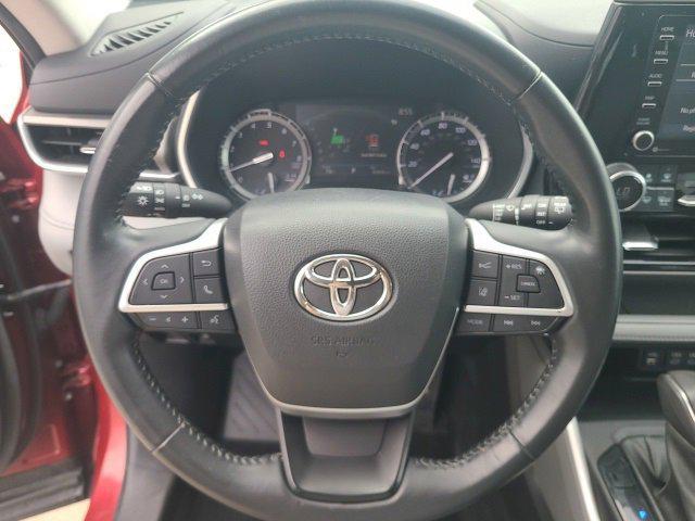 used 2022 Toyota Highlander car, priced at $35,912