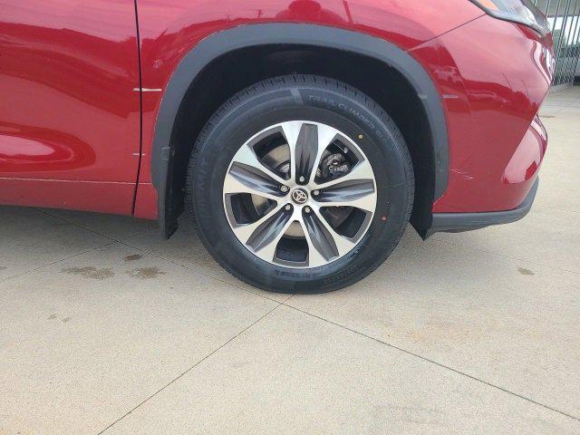 used 2022 Toyota Highlander car, priced at $35,912