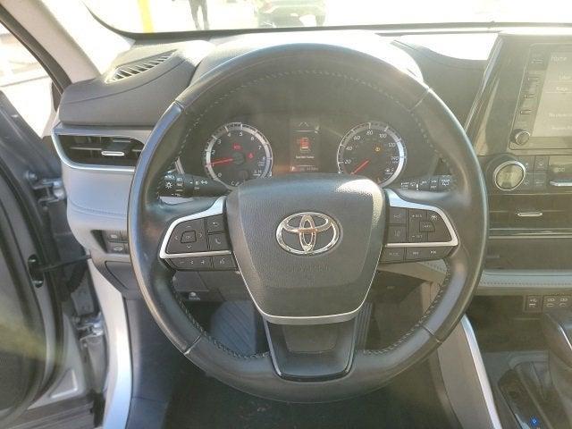 used 2022 Toyota Highlander car, priced at $29,827