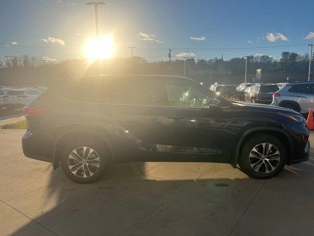 used 2022 Toyota Highlander car, priced at $35,425