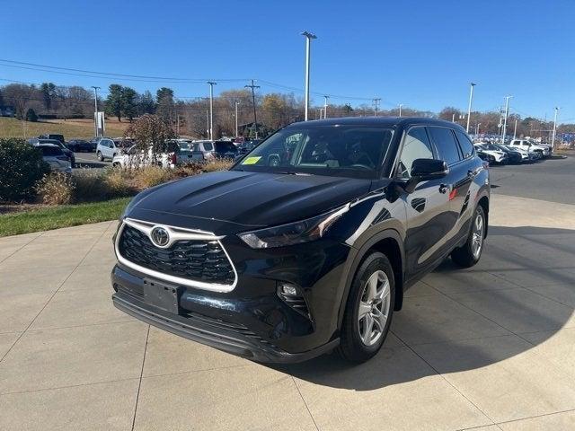 used 2022 Toyota Highlander car, priced at $31,722