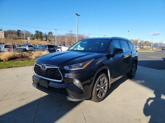 used 2021 Toyota Highlander car, priced at $31,057