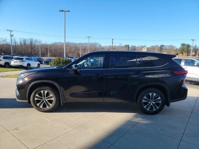 used 2021 Toyota Highlander car, priced at $31,057