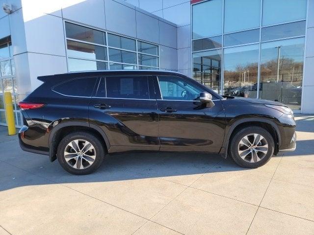 used 2021 Toyota Highlander car, priced at $31,057