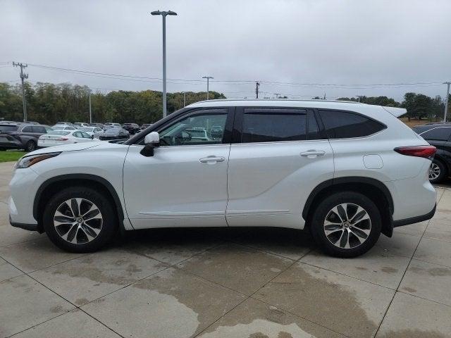 used 2022 Toyota Highlander car, priced at $36,080