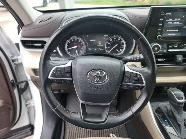 used 2022 Toyota Highlander car, priced at $36,080