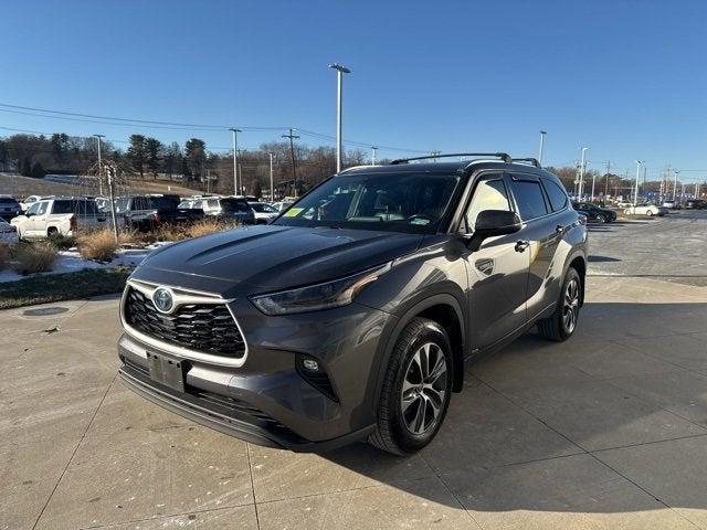 used 2021 Toyota Highlander Hybrid car, priced at $35,699