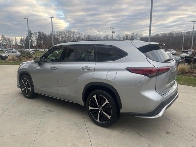 used 2022 Toyota Highlander car, priced at $38,499