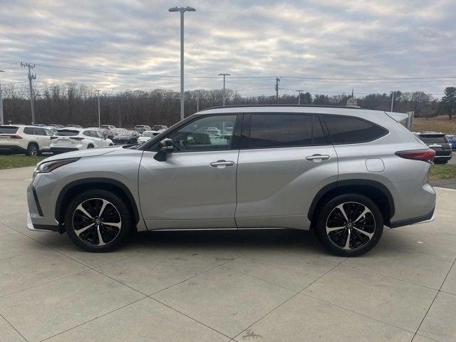 used 2022 Toyota Highlander car, priced at $38,499