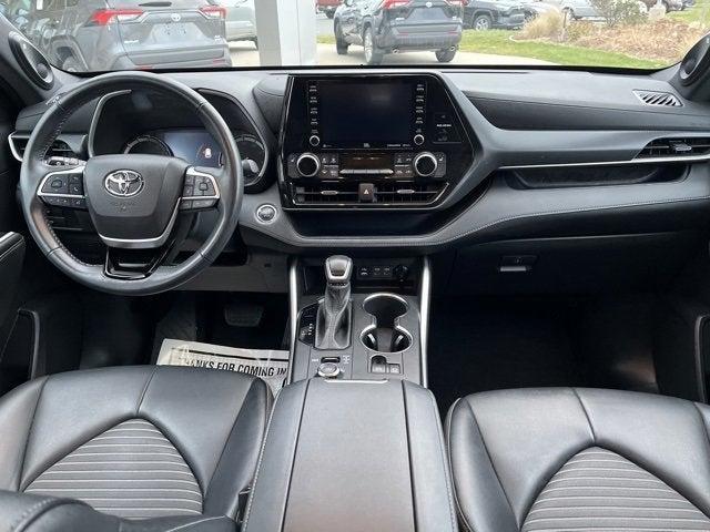 used 2022 Toyota Highlander car, priced at $38,499