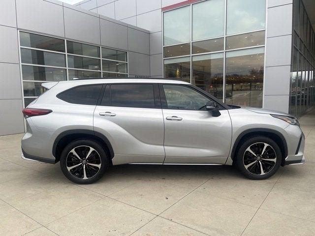 used 2022 Toyota Highlander car, priced at $38,499