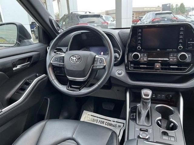 used 2022 Toyota Highlander car, priced at $38,499