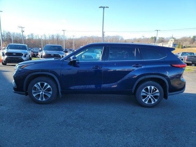 used 2021 Toyota Highlander car, priced at $32,611