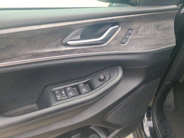 used 2024 Jeep Grand Cherokee L car, priced at $33,994