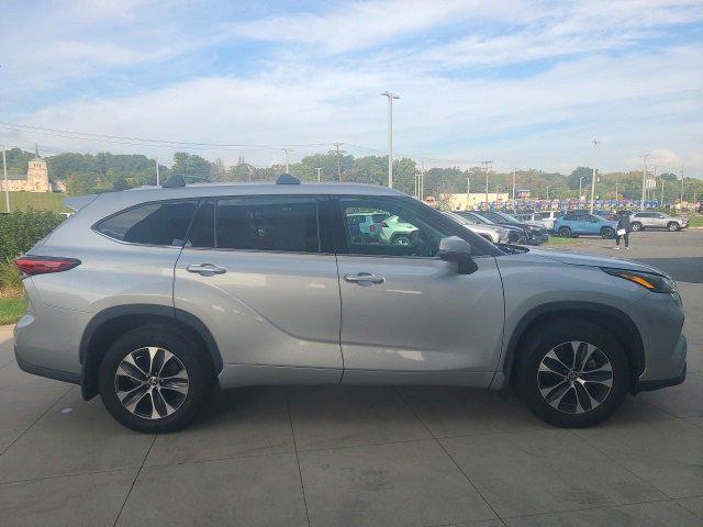 used 2022 Toyota Highlander car, priced at $36,486