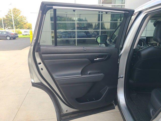 used 2022 Toyota Highlander car, priced at $36,486